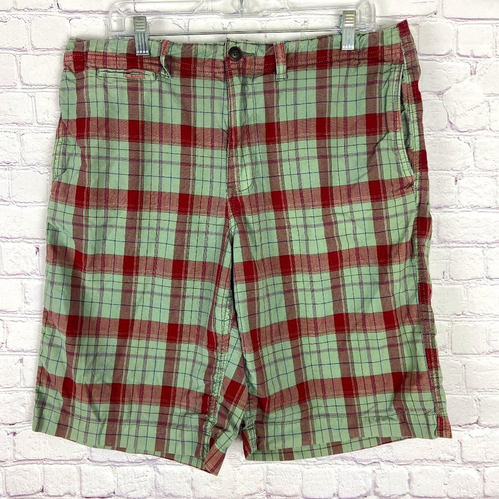 American Rag Men's Red and Green Plaid Flat Front Shorts Size: 34